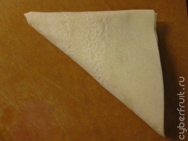 Треугольнички из теста фило с ягодной начинкой