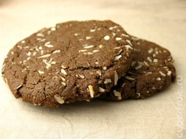 Шоколадное печенье с чёрной патокой и кокосом
